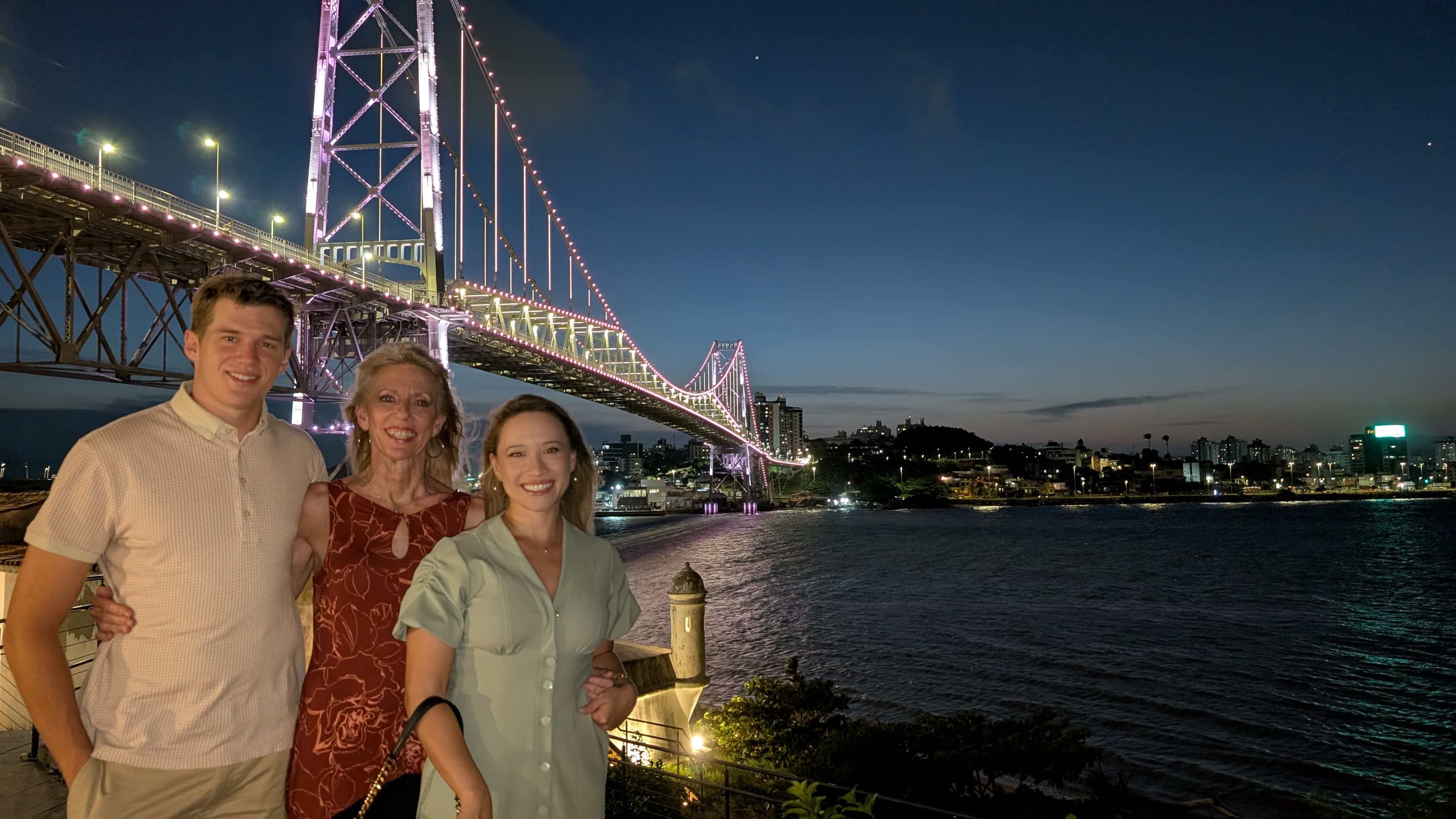 Bridge — Karen comes to visit Shane and Vitória in Brazil