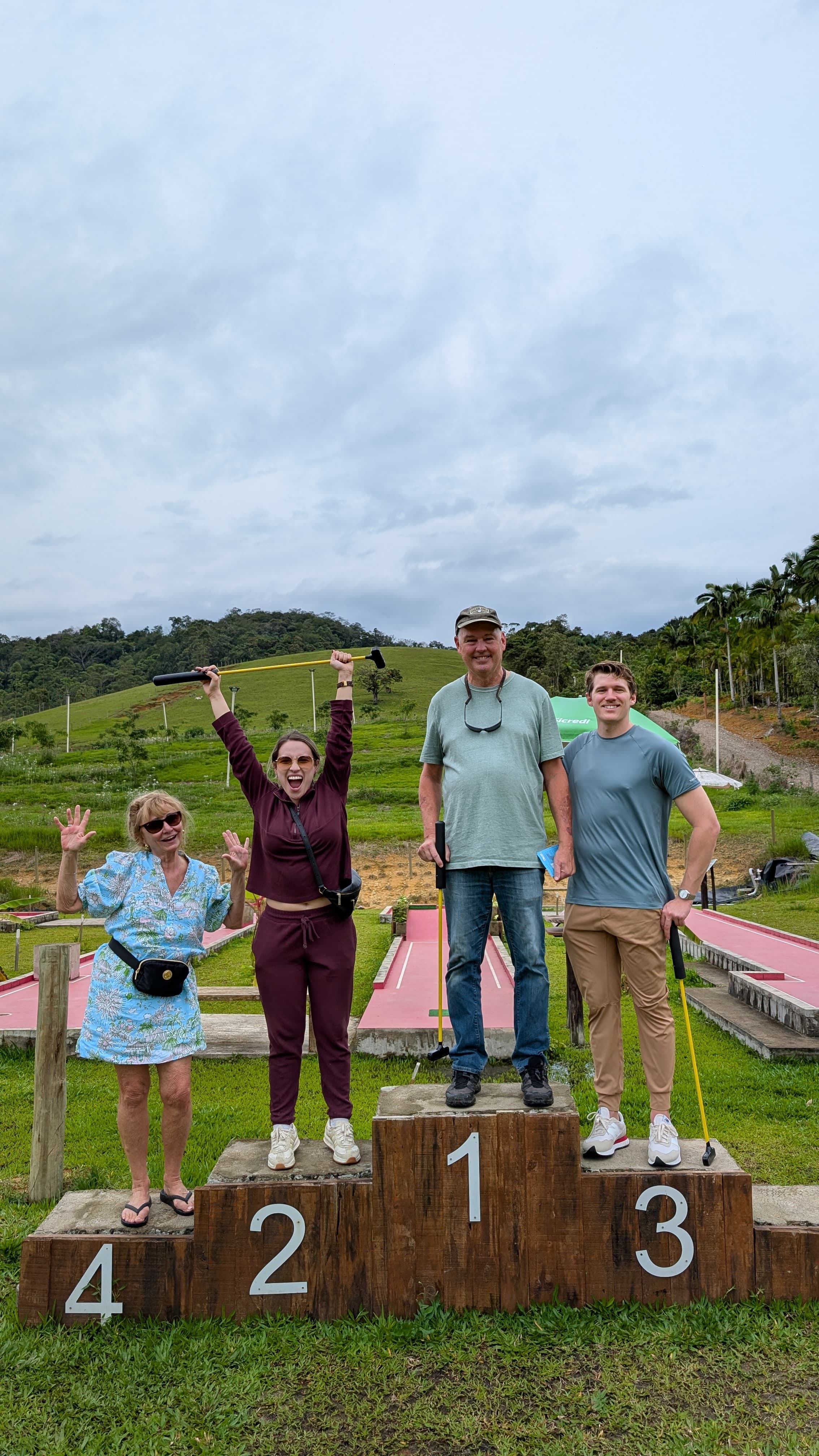 Mini golf — Mark and Cindy come to visit Shane and Vitória in Brazil